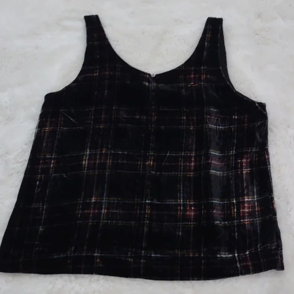 J CREW TOP. - Picture 8 of 17